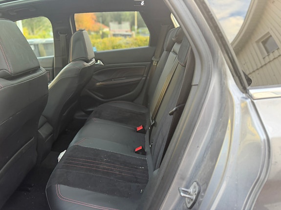 Peugeot 308 SW 6 of 7