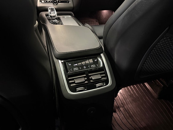 Volvo XC90 23 of 24