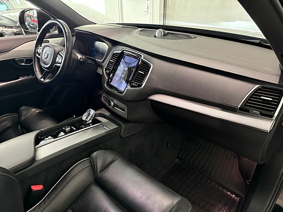 Volvo XC90 13 of 24