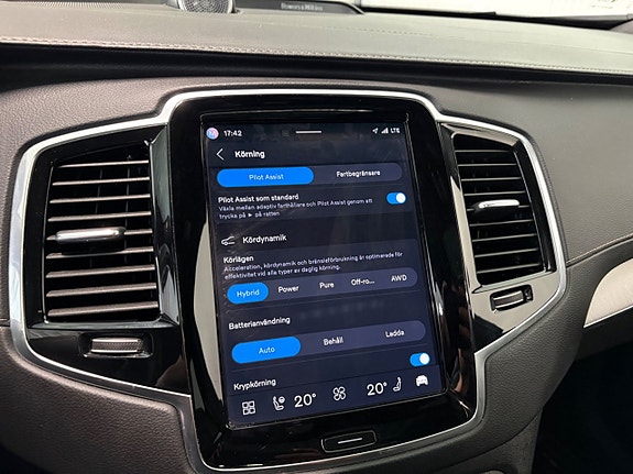 Volvo XC90 18 of 24
