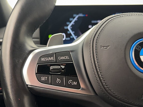 BMW 330e 19 of 30