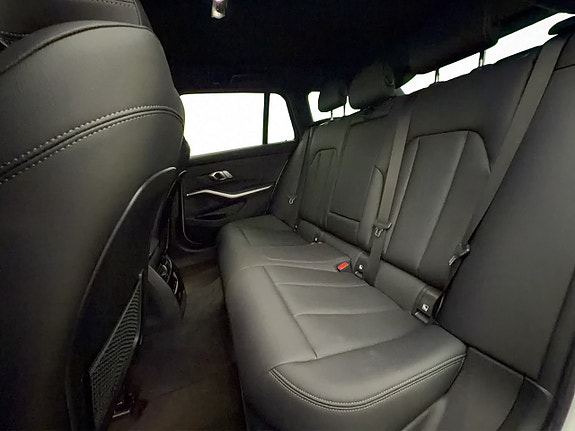 BMW 330e 16 of 30