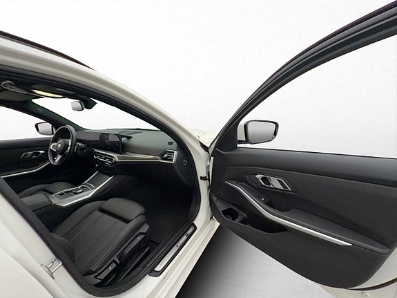 BMW 330e 15 of 30