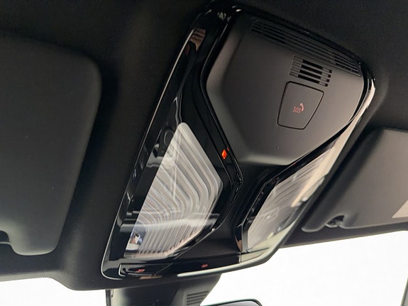 BMW 330e 29 of 30