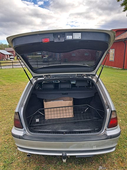 BMW 318i 5 of 6