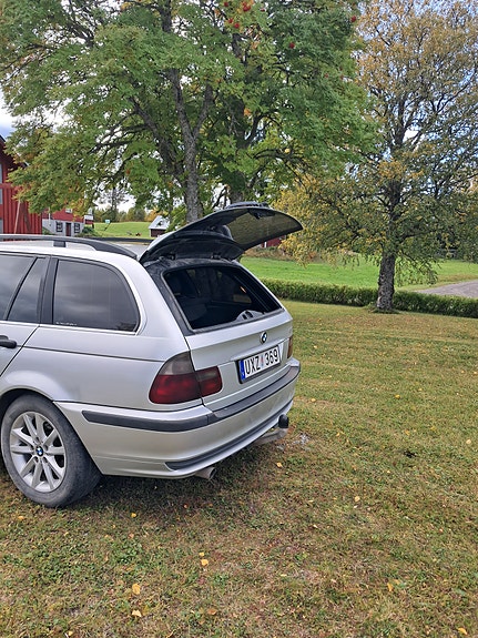 BMW 318i 4 of 6