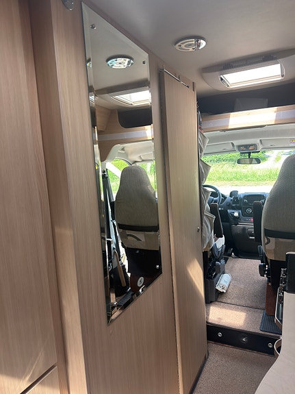 Övriga Auto-Sleepers Warwick XL mycket fint skick mycket utrustning ljus luftig rymlig bekväm planlösning stort kök och badrum 15 of 30