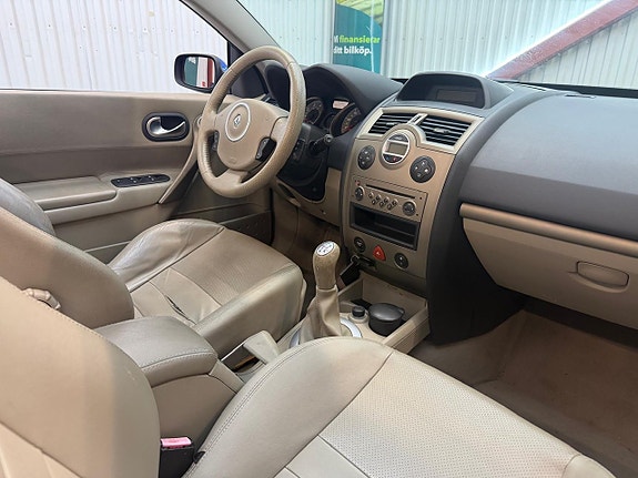 Renault Megane 12 of 14