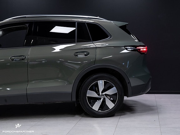 Volkswagen Tiguan 4 of 30