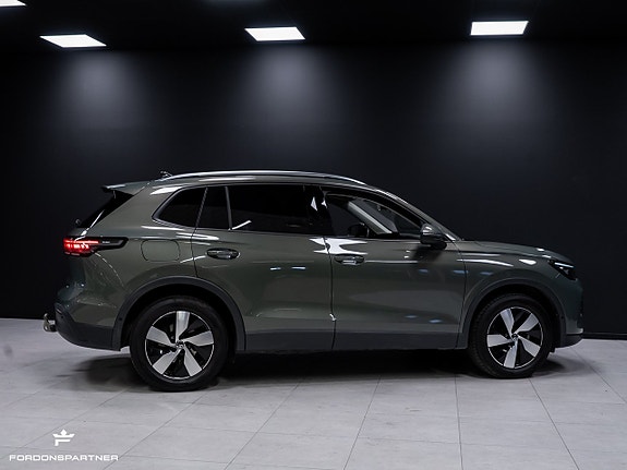 Volkswagen Tiguan 12 of 30
