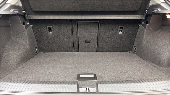 Volkswagen T-Roc 12 of 12