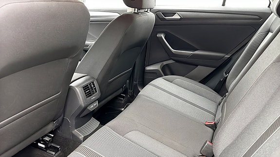 Volkswagen T-Roc 11 of 12