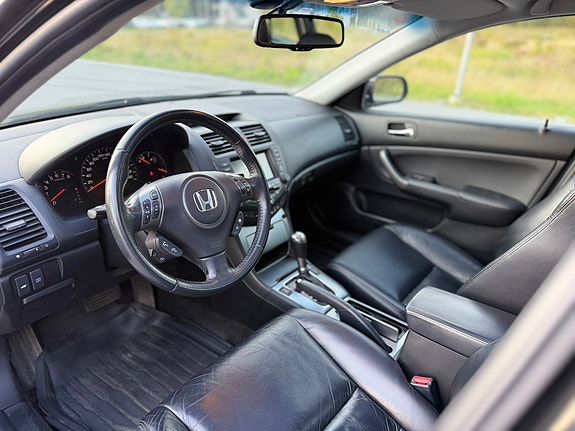 Honda Accord 10 of 21