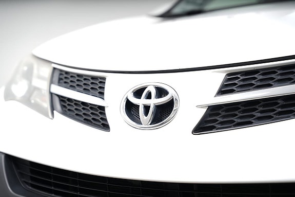 Toyota RAV4 2 of 30