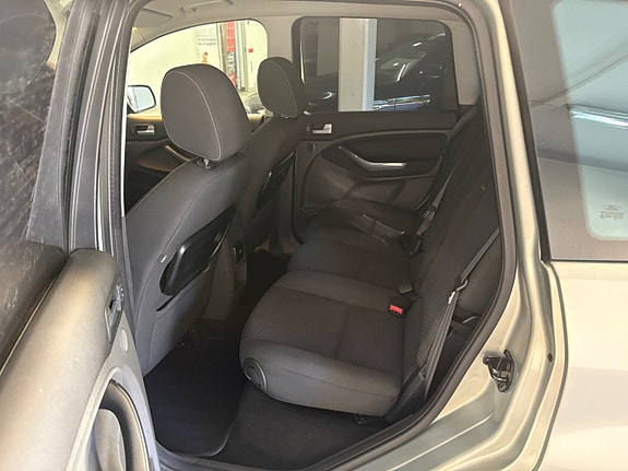 Ford C-Max 16 of 19