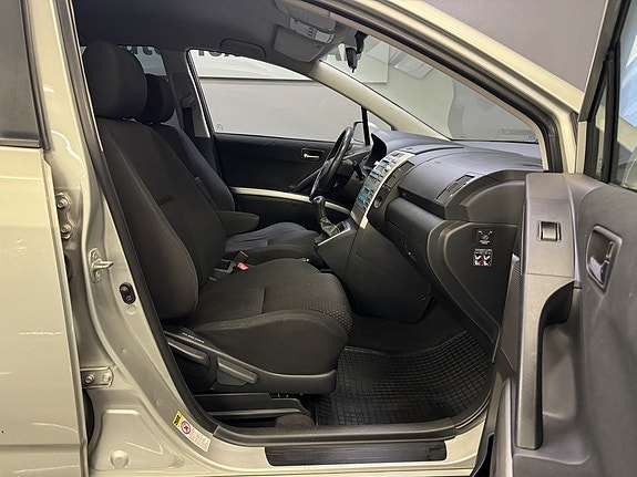 Toyota Corolla Verso 8 of 19
