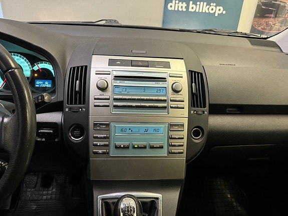 Toyota Corolla Verso 17 of 19