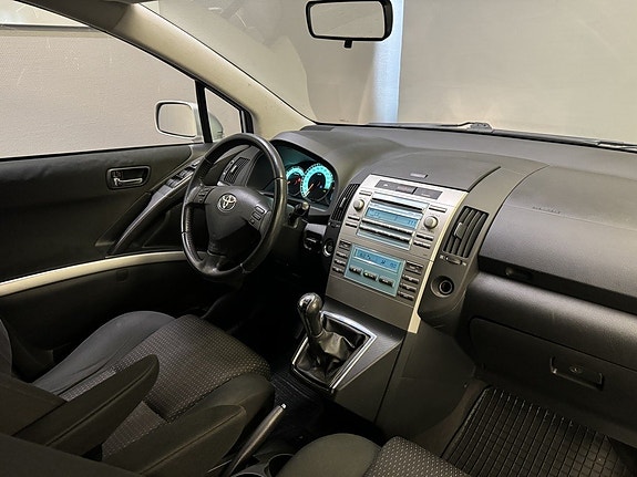 Toyota Corolla Verso 12 of 19