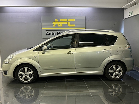 Toyota Corolla Verso 2 of 19