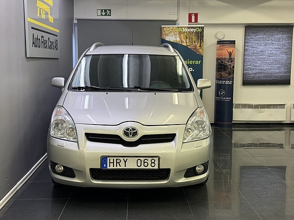 Toyota Corolla Verso 3 of 19