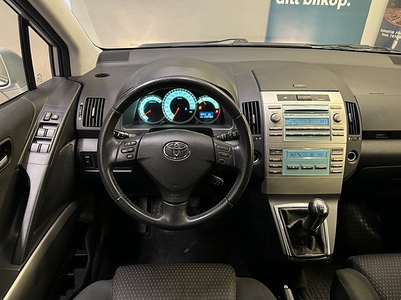 Toyota Corolla Verso 14 of 19