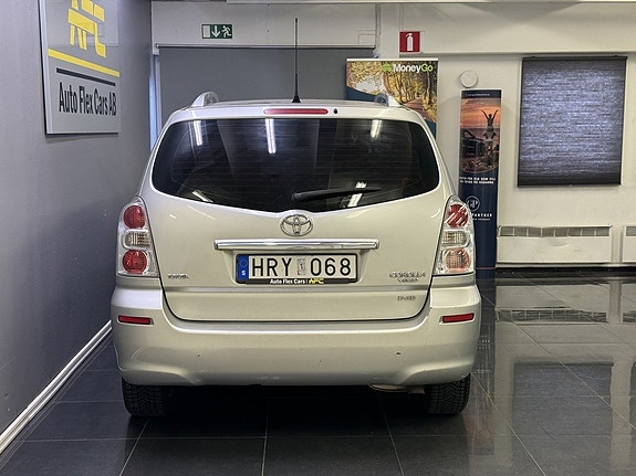 Toyota Corolla Verso 4 of 19