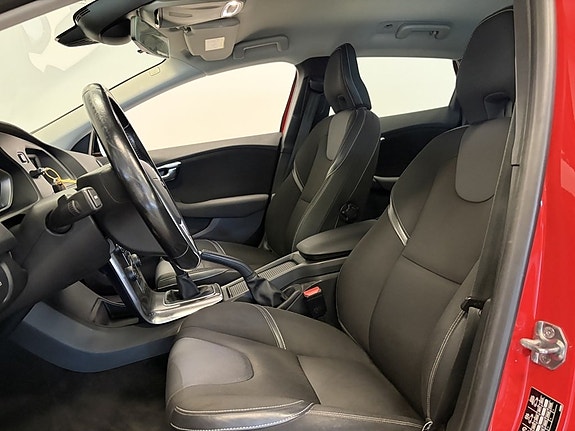 Volvo V40 8 of 20