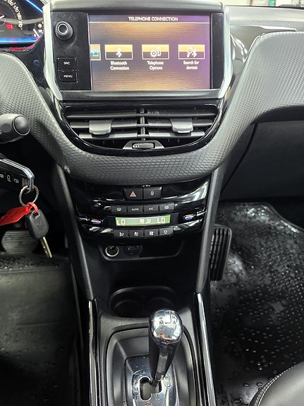 Peugeot 2008 13 of 18