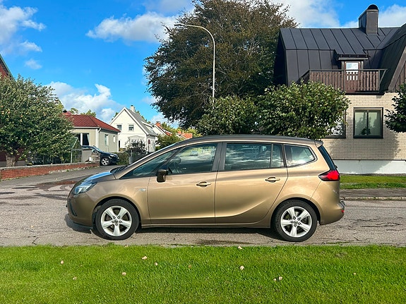 Opel Zafira Tourer 2 of 12