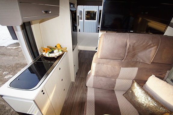 Chausson *5.99m*Dieselvärmare*Solceller*Euro6*Inverter*2x TV 5 of 26