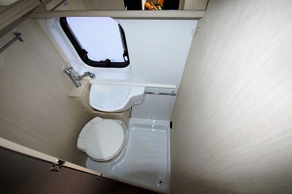 Chausson *5.99m*Dieselvärmare*Solceller*Euro6*Inverter*2x TV 17 of 26