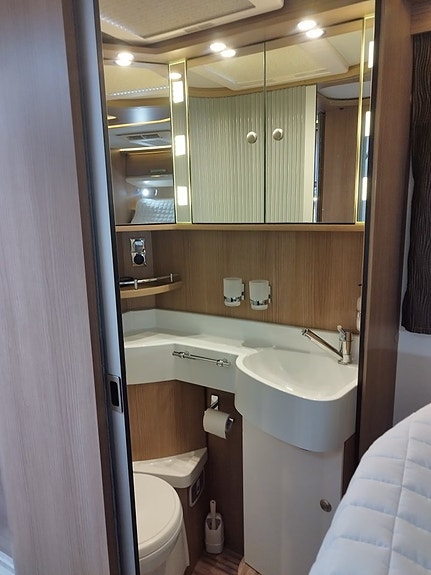 Carthago Malibu 440 QB Queesbed solceller AC Taksäng 3500 kg 18 of 30