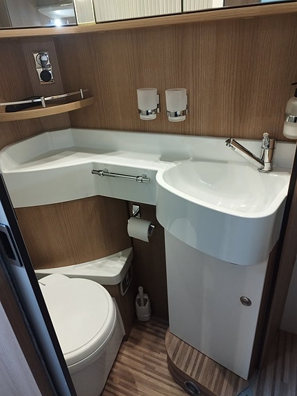 Carthago Malibu 440 QB Queesbed solceller AC Taksäng 3500 kg 17 of 30