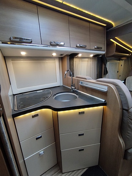 Carthago Malibu 440 QB Queesbed solceller AC Taksäng 3500 kg 21 of 30