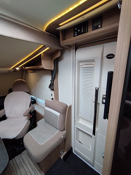 Carthago Malibu 440 QB Queesbed solceller AC Taksäng 3500 kg 15 of 30