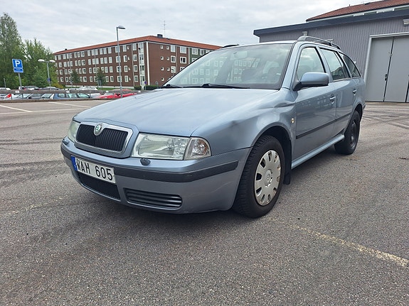 Skoda Octavia 2 of 11