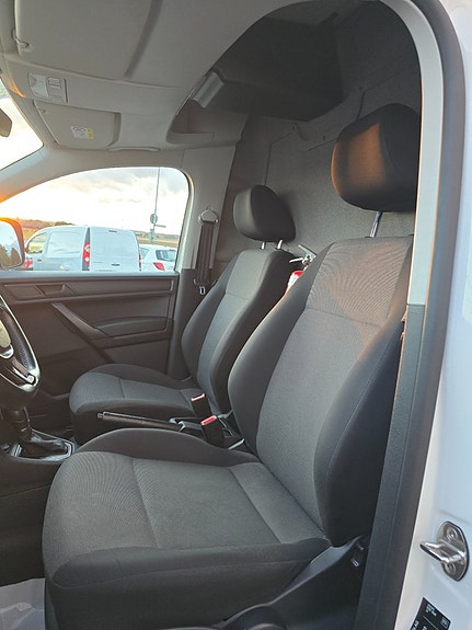 Volkswagen Caddy Maxi 11 of 18