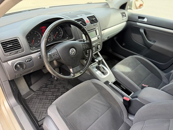 Volkswagen Golf V 6 of 16