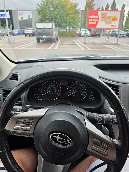 Subaru Legacy 3 of 5