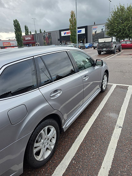 Subaru Legacy 4 of 5
