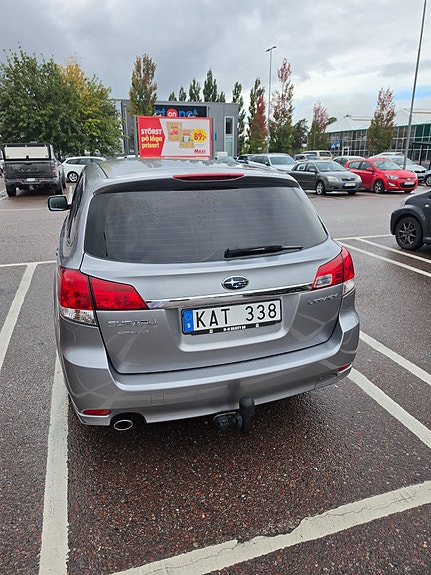 Subaru Legacy 2 of 5