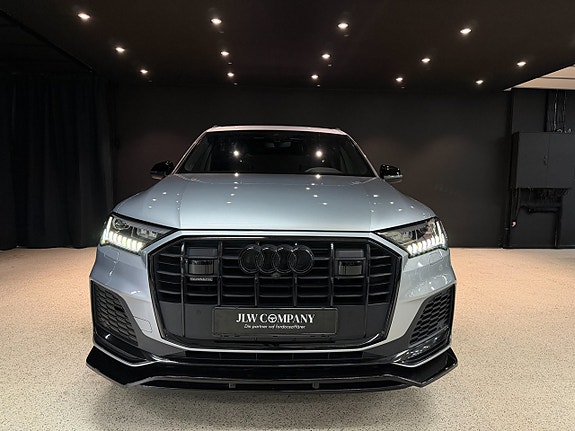 Audi Q7 2 of 22