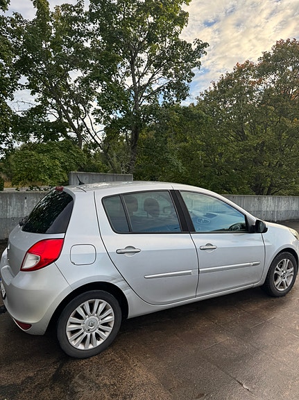 Renault Clio 13 of 14