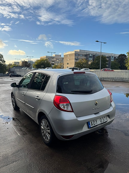 Renault Clio 10 of 14