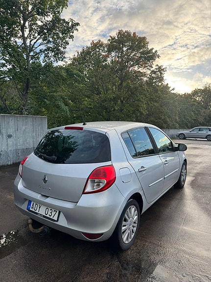 Renault Clio 12 of 14