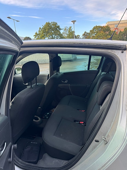 Renault Clio 8 of 14