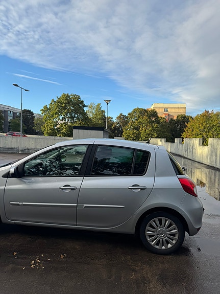 Renault Clio 9 of 14