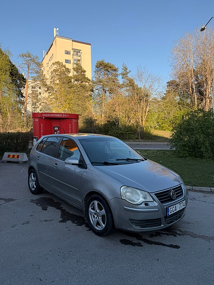 Volkswagen Polo 2 of 5