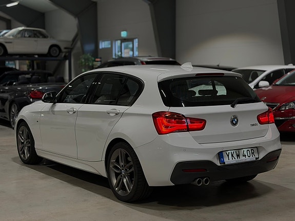 BMW 120i 3 of 18