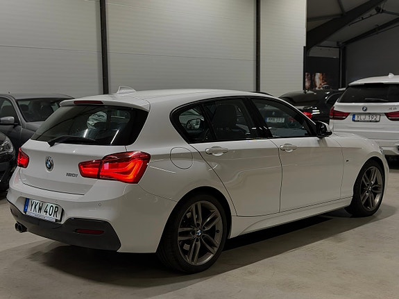 BMW 120i 4 of 18